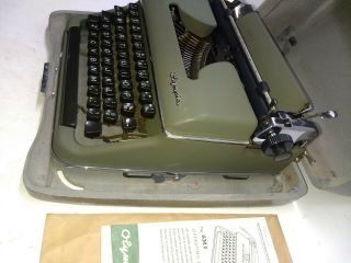 VINTAGE OLYMPIA SM2 PORTABLE TYPEWRITER Rare army green Forrest green good 7