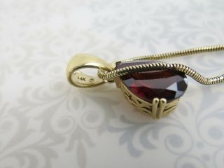 Vintage 14k gold 5 cwt deep red garnet pear shaped pendant 14k gold chain 9