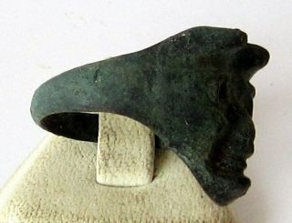 VERY RARE 19TH TO 20TH C BRONZE RING WITH A HEAD ON DEVIL 150 3