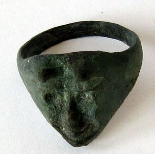 VERY RARE 19TH TO 20TH C BRONZE RING WITH A HEAD ON DEVIL 150 6