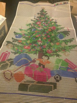 ALL WOOL YARN Vintage CHRISTMAS TREE GIFTS Shillcraft Latch Hook KIT Rug 2
