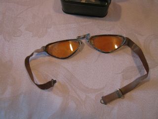 ww2 german goggles in metal tin 3