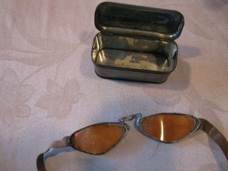 ww2 german goggles in metal tin 4