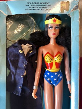 Vintage 1976 Mego Wonder Woman (Lynda Carter) Doll. 2