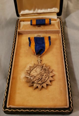 Vintage Wwii Us Air Medal,  Wrap Brooch & Coffin Case All