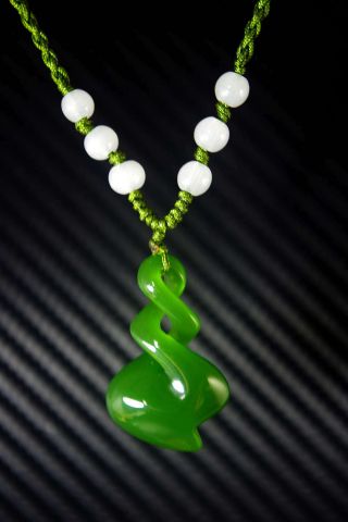 China Natural Bright Green Jade Nephrite Hand Carved Spiral Pendant Necklace