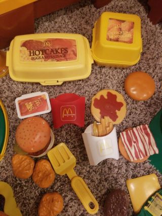 Vintage Fisher Price McDonalds Drive Thru Restaurant Playset 1989 Some Food 3