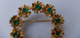 Vintage 14K Yellow Gold w/ Emeralds in Flowers Wreath Brooch 7.  8 Grams No scrap 4