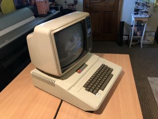 Vintage Apple Ii Plus Computer A2s1048 Powers Up With Monitor