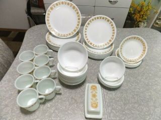 VINTAGE CORELLE LARGE 68 PC.  DINNERWARE SET in the 