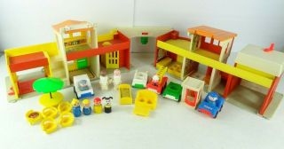Vintage Fisher Price Little People Play Family Village 997