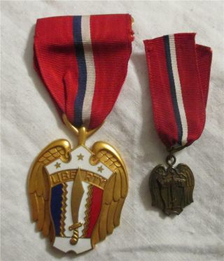 Wwii U.  S.  Philippine Liberation Medal Group Full Size & Miniature