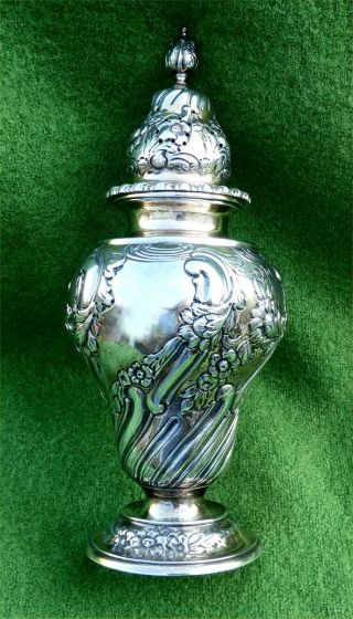 Stunning Nouveau Silver Sugar Castor By Goldsmiths Co - London 1901 - 6.  99 Ozt
