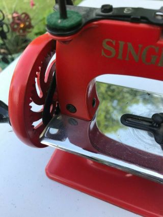 ANTIQUE VINTAGE SINGER SEWHANDY MODEL 20 SEWING MACHINE - RED,  - RARE 10