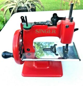 ANTIQUE VINTAGE SINGER SEWHANDY MODEL 20 SEWING MACHINE - RED,  - RARE 8