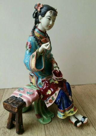 STUNNING Vintage Chinese Shiwan Porcelain Figurine 3