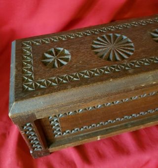 UNIQUE ANTIQUE HAND CARVED HARD WOOD PINWHEEL STAR DESIGN BOX 13.  5 