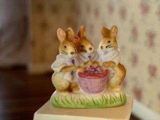 Artisan Miniature Dollhouse Porcelain Flopsy Mopsy Statue France Peter Rabbit 1 "