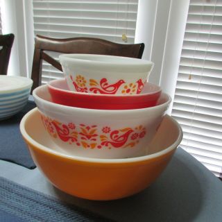 Set Of Vintage Pyrex Bowls Friendship