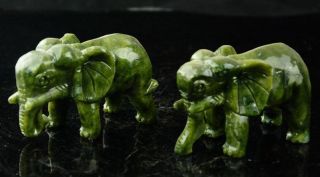 Rare A pair 100 China natural jade hand - carved statues of elephant RT 2