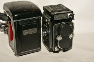Yashica Mat 124 W/ Cs.  Copal 1/500th Shutter,  3.  5,  80mm Lens Vintage Tlr