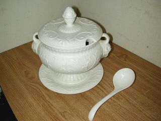 VINTAGE LARGE CERAMIC PORCELAIN LIDDED SOUP TUREEN W/ PLATTER & LADLE JAPAN MADE 3