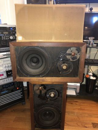 2) VINTAGE ACOUSTIC RESEARCH AR - 3A SPEAKERS. 2