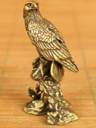 Chinese Old Bronze Handcarved Eagle Statue Netsuke Pendant Table Decoration