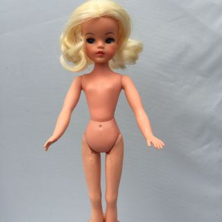 Sindy Incredibly Rare 1973 Prototype Doll Pedigree Skinny Leg Walker Trendy Girl