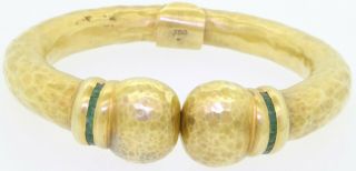 Vintage heavy 18K gold 1.  50CT emerald hand hammered spring hinged cuff bracelet 2