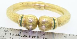 Vintage heavy 18K gold 1.  50CT emerald hand hammered spring hinged cuff bracelet 5