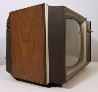 MAGNAVOX VINTAGE TELEVISION SET 1969 TUBE COLOR TV 14 