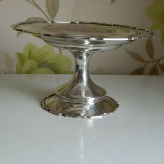 A fine solid silver antique tazza - the Goldsmiths & Silversmiths Co London 1912 3