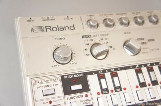 Roland TB303 TB - 303 Vintage Bassline Perfect 2