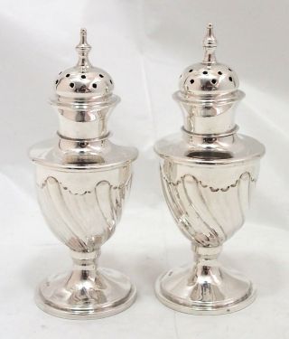 Solid Silver Salt & Pepper Pot Chester Hallmark 1906 By Walker & Hall