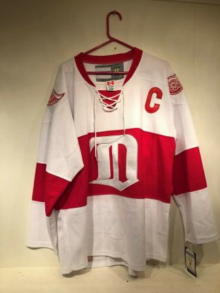 Ccm Vintage Hockey Gordie Howe Winter Classic 9 Jersey Size 50 Detroit Red