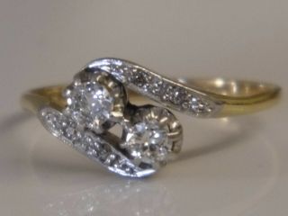 A STUNNING ANTIQUE 18ct SOLID GOLD & PLATINUM DIAMOND CROSSOVER RING Size N 1/2 7