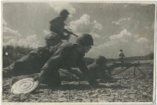 Wwii Large Size Press Photo: Russian Infantry In Combat Action,  Poland Oct 1944
