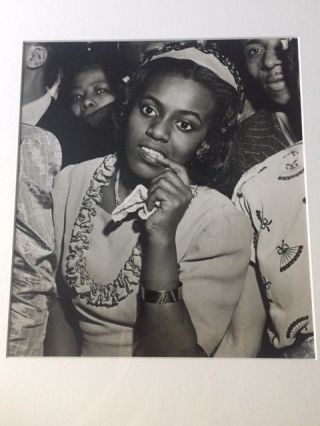 Weegee (arthur Fellig) Vintage Silver Gelatin Photo Harlem Girl Holding Handkerc