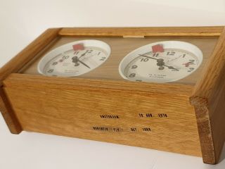 Vintage ' 50s Dutch Fa.  Koopman wooden oak analog Chess Clock dated on bottom 01 6