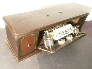 Vintage RCA RADIOLA AR 812 RADIO w/6 SHORT PIN TUBES / Good Cabinet 5