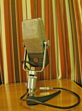 Vintage RCA Model 44BX Ribbon Microphone with Stand and Display Case 4