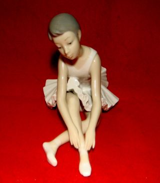 Nao By Lladro " Slipper Ballet " Ballerina Girl Stretching Figurine Made In Spain