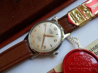 NOS Vintage 1957 Men ' s Technos 17 Jewel Swiss Watch w/ Box & Hang Tags ALL Orig. 8