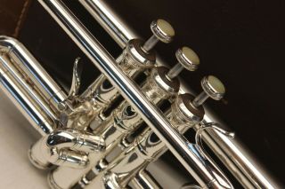 Bach Stradivarius 37 ML Trumpet Professional Horn VERY GOOD VINTAGE w Trigger 5