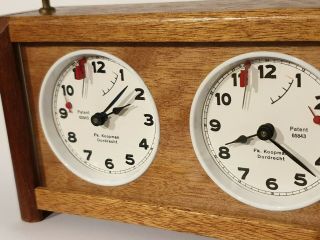Vintage ' 50s Dutch Fa.  Koopman wooden dark oak analog Chess Clock dated 02 3