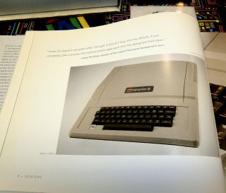 Apple ][ that was an ICONIC Photographer ' s Model - with Rare Monitor - RUNS 3