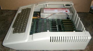 Apple ][ that was an ICONIC Photographer ' s Model - with Rare Monitor - RUNS 6