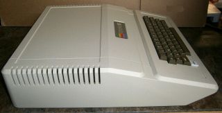 Apple ][ that was an ICONIC Photographer ' s Model - with Rare Monitor - RUNS 9