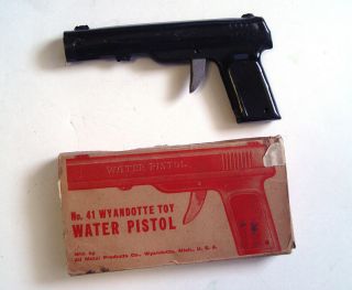 Vintage Old Near Wyandotte Detroit Tin Toy Water Pistol
